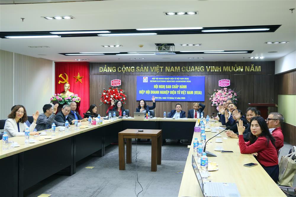 Hiệp hội Doanh nghiệp Điện tử Việt Nam (VEIA) đ&atilde; ho&agrave;n tất kiện to&agrave;n nh&acirc;n sự Ban Chấp h&agrave;nh tr&ecirc;n cơ sở đồng thuận của to&agrave;n thể hội vi&ecirc;n